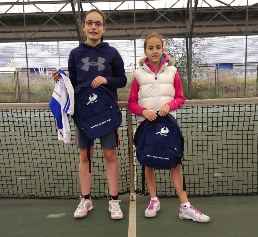 Ganadores niñas infantil del torneo de tenis
