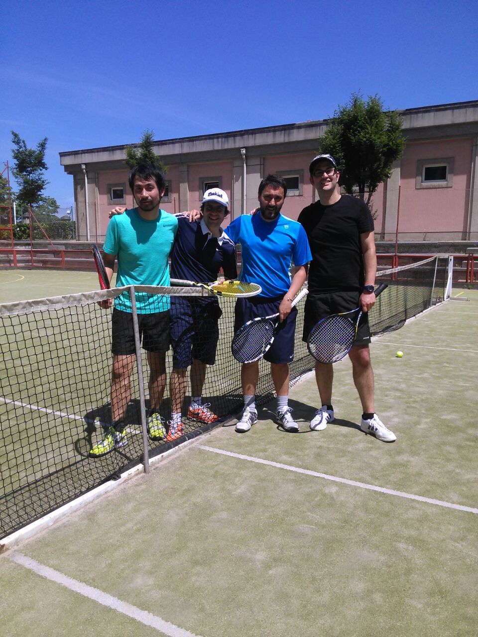 Encuentro amistoso entre los clubs de tenis de Sestao e Ibarreta de Barakaldo